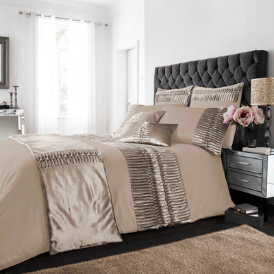 Noa No Pattern Duvet Cover Set with Pillowcases Included