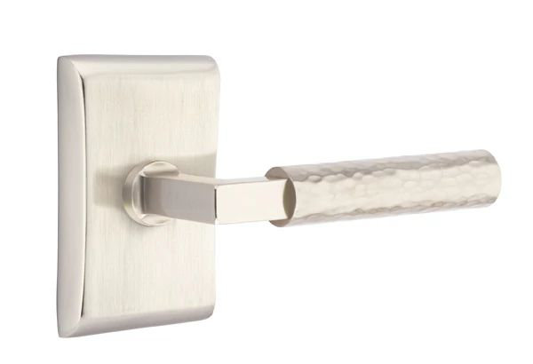 Mortaise intérieure Emtek Select avec rosette Neos et tige carrée en L, levier martelé, Chrome poli, Oui