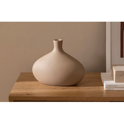 Cynthiaa Ceramic Table Vase
