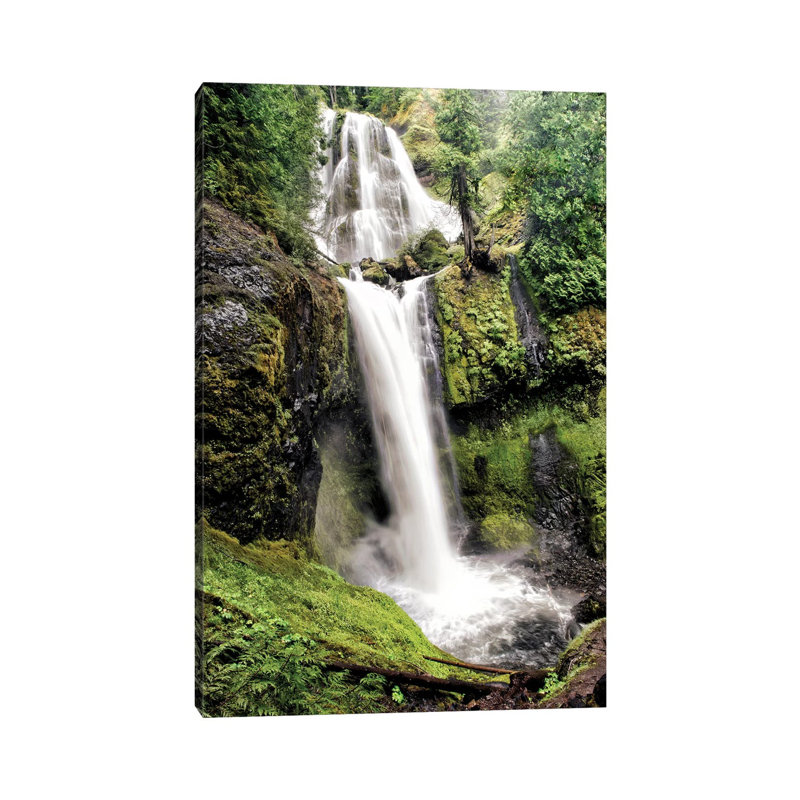 «Waterfall» par Michelee Scott - photographie sur toile tendue, H 18 po x l 12 po x 1,5 po