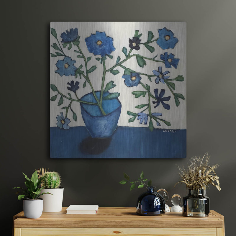 "Vase de fleurs bleues" par Holly Wojhan, H 24 po x l 24 po