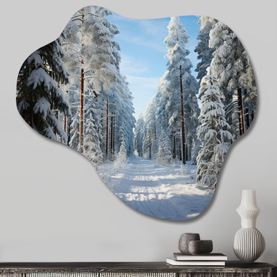 Winter Snowy Evergreen III - Paysage d'hiver asymétrique, décoration murale sculpture en métal Freeform