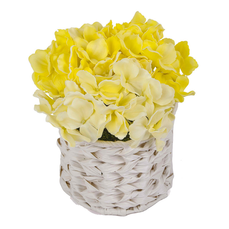 Bouquet d'hortensias dans un panier blanc, Jaune clair