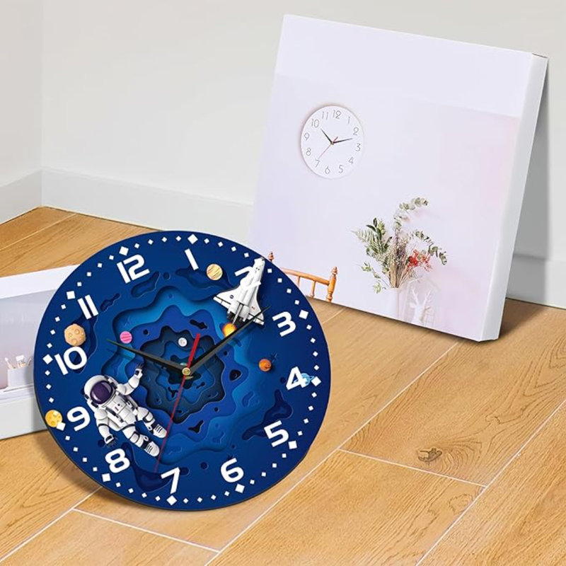 Horloge murale de style voyage dans le temps avec horloge murale rétro