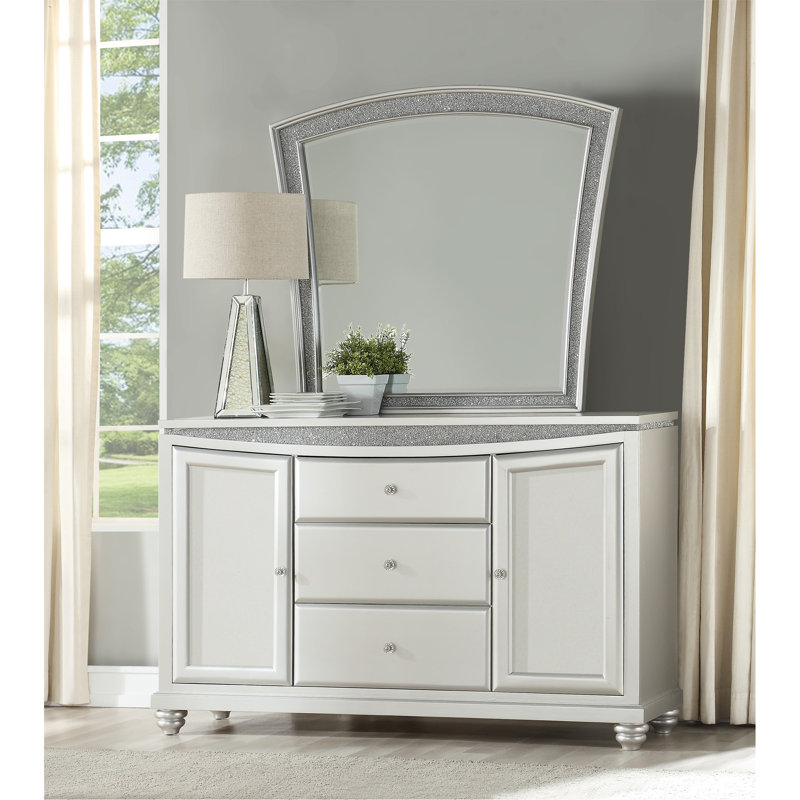 Exquisite Platinum-Finished Mirror With Sparkling Rhinestone Inlays And Expansive Viewing Area For Any Room.