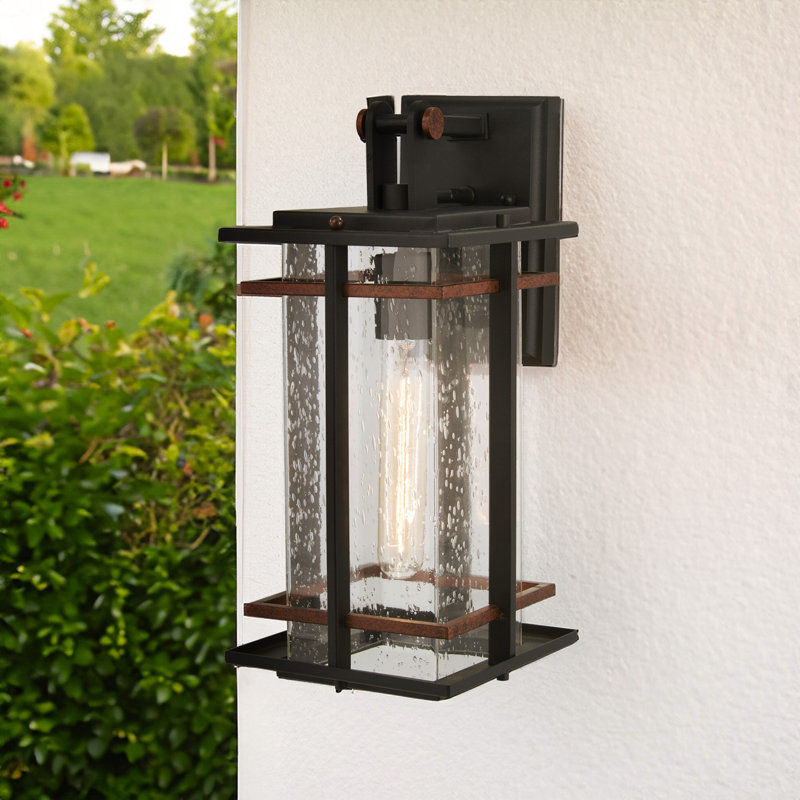 Lanterne murale d'extérieur Plaisance, H 14,75 po x l 6,5 po x P 7,75 po