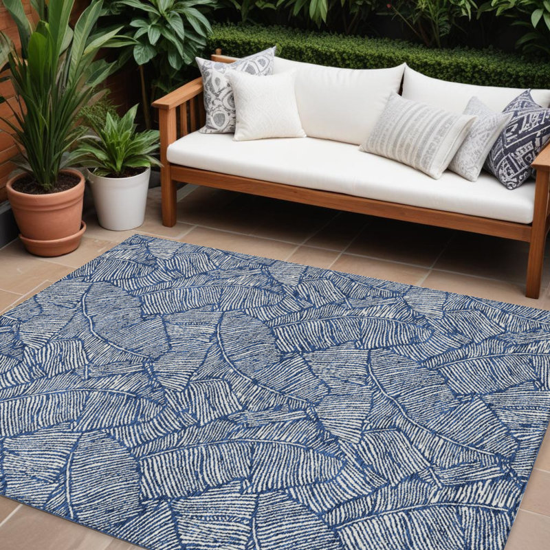Tapis extérieur lavable floral bleu marine et ivoire 10 pi x 14 pi