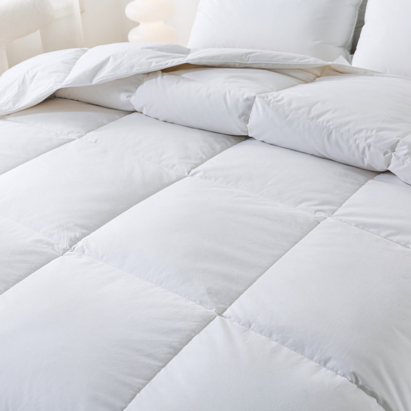 Bedding, Queen Down Comforter