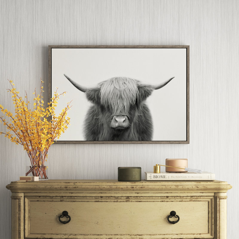 «Hey Dude Highland Cow BW» par The Creative Bunch Studio, reproduction d'art sur toile encadrée, H 23 po x l 33 po, Gris