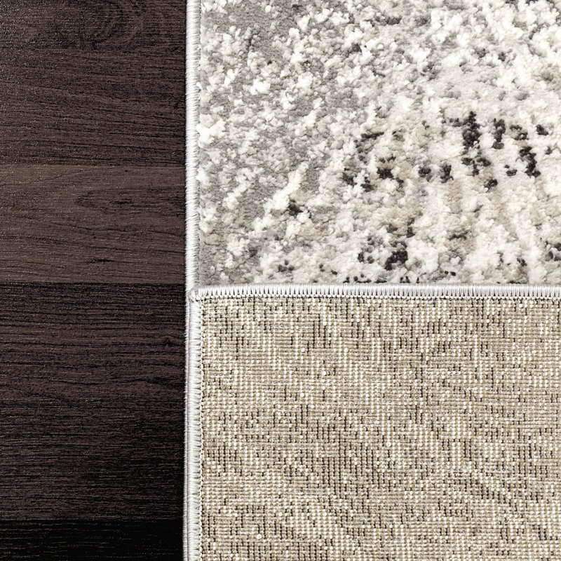 Tapis gris touffeté, Tapis de couloir : 2 pi 2 po x 7 pi 7 po