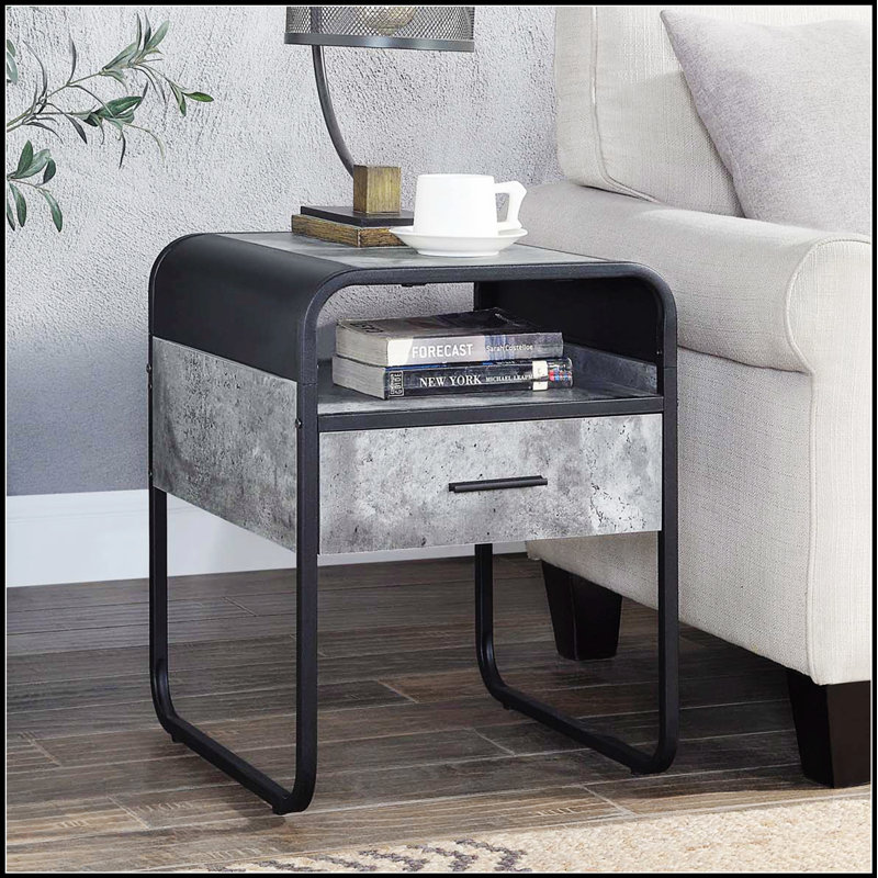 Élégante table de bout à structure en métal avec un tiroir pour des espaces de vie modernes et minimalistes