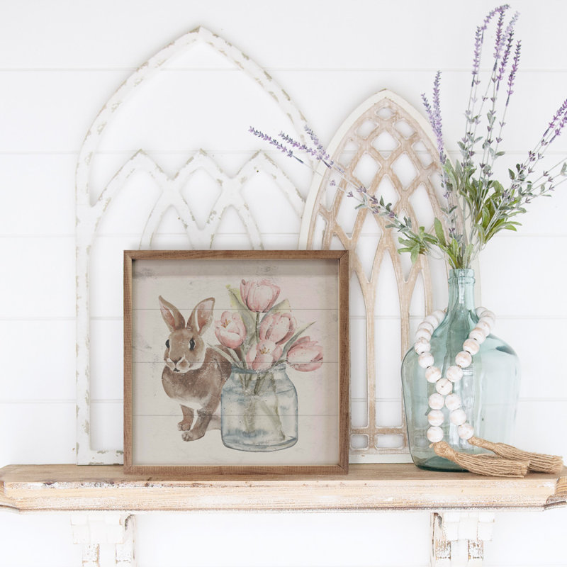 Lapin brun et pot de tulipes, H 4 po x l 4 po x P 1 po