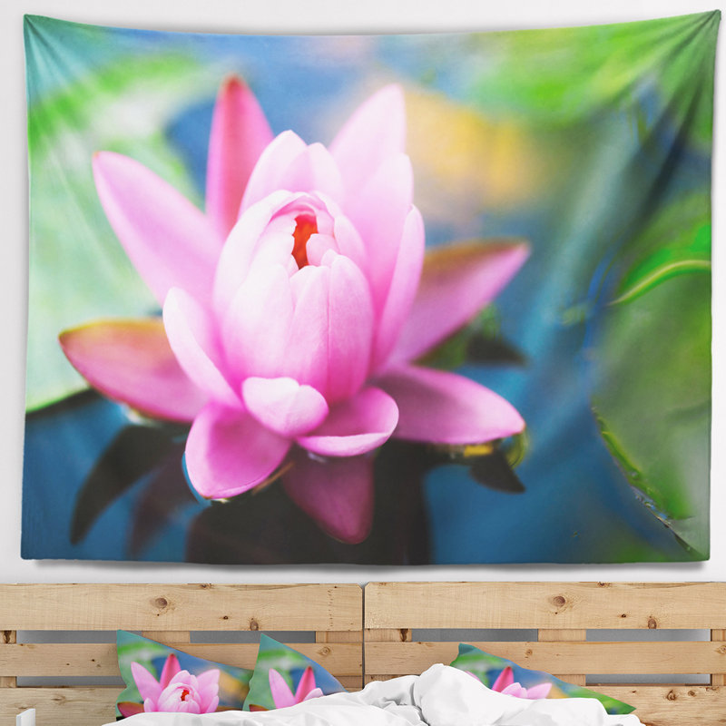 Tapisserie florale grande fleur de lotus dans l'étang, H 32 po x l 39 po