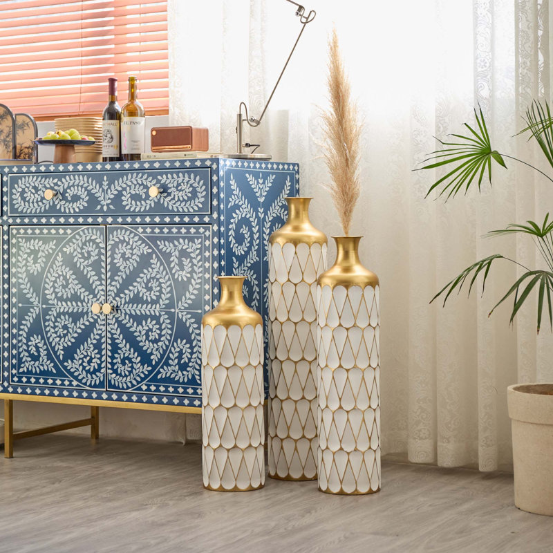 Ensemble de 3 grands vases en métal