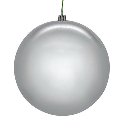  Boule 10 po sans soudure brillante argentée percée aux rayons UV. Comprend un ornement.