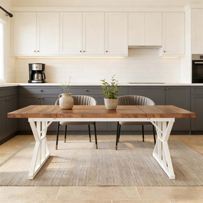 Table de salle à manger polyvalente de style campagnard avec base à tréteaux, idéale pour les cuisines modernes et les rassemblements confortables