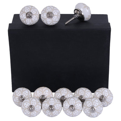 Kitt 1 1/2" Diameter Round Knob