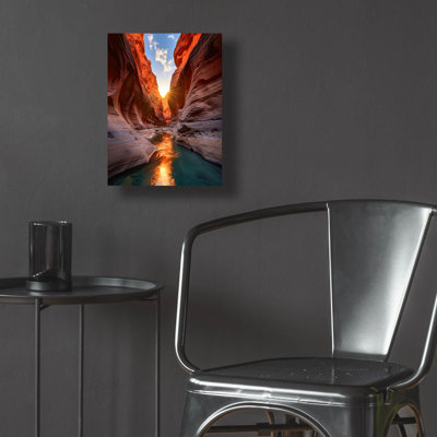 Art mural en verre Foundry Select «Cut In The Cliff» par r3darch0n