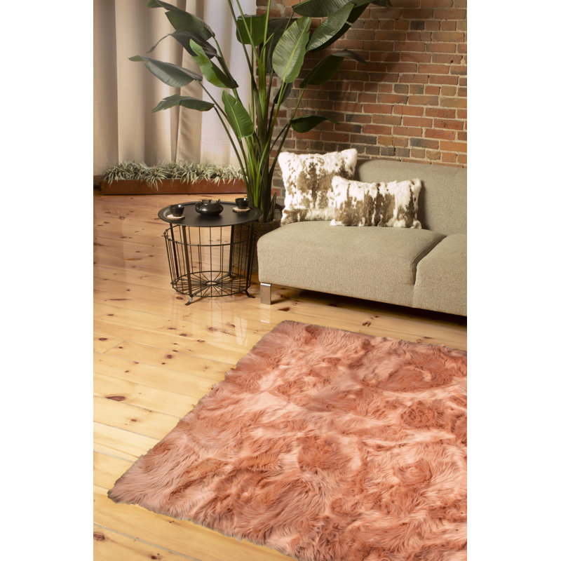 Tapis antidérapant en fausse fourrure rose 5 pi x 8 pi