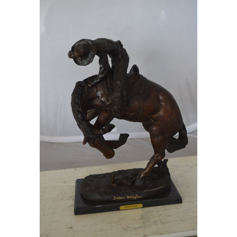 Statue en forme de serpent à sonnettes par Remington - Sculpture décorative antique fabriquée à la main L 16 po x l 13 po x H 22 po