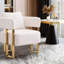 Chaise blanche avec pattes dorées et revêtement en molleton doux pour un confort optimal au bureau. Rembourrage moelleux et élégant en métal.