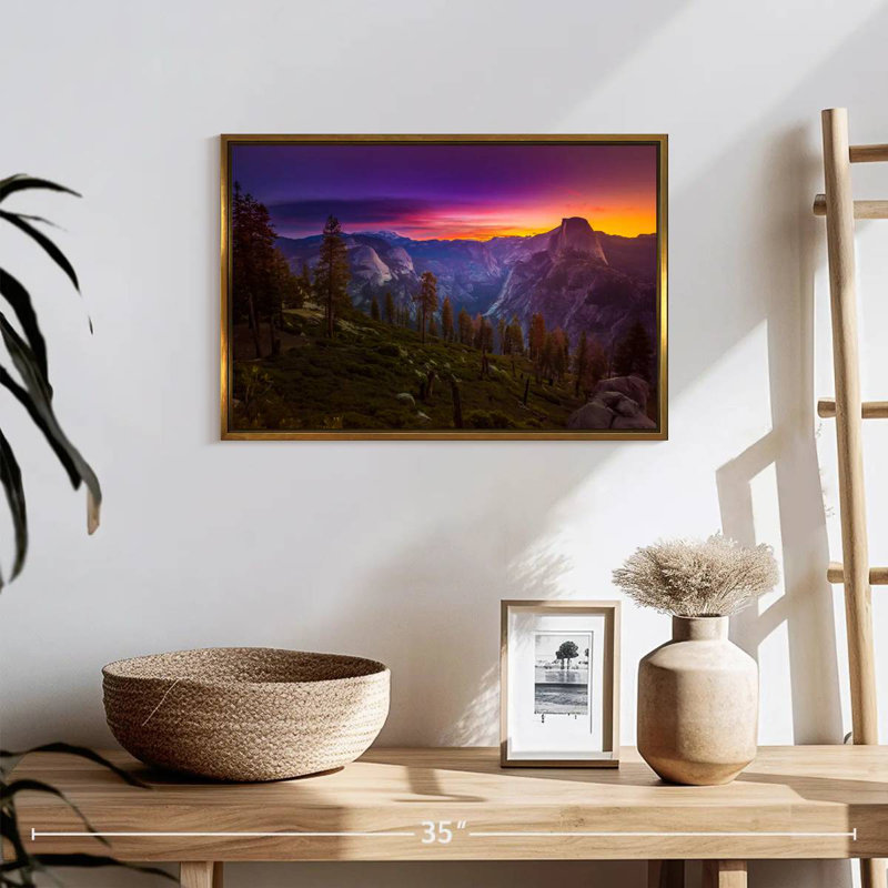 Lever de soleil sur un demi-dôme, 19 po x 13 po, Cadre flottant doré