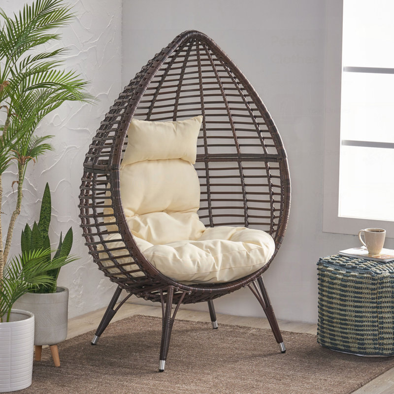 Fauteuil en forme de goutte avec cadre durable et sièges confortables, parfait pour une utilisation intérieure et extérieure.