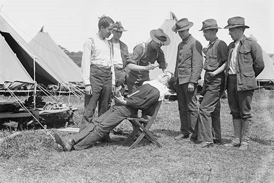 « regimental barber, les troupes »-reproduction de photo, H 24 po x l 36 po x P 1,5 po