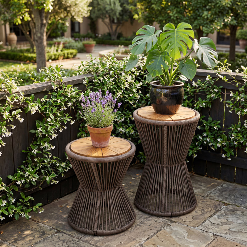 Table d'appoint d'extérieur Nara en bois d'acacia et corde tissée, Plateau en teck / cadre gris foncé