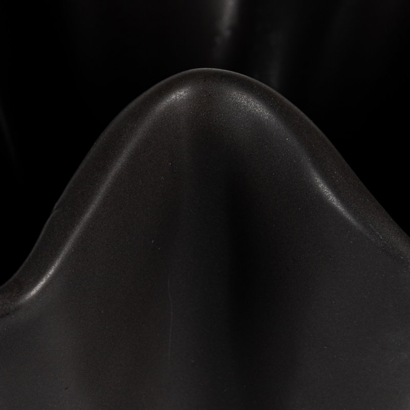 Vase de table en grès fait à la main Hopewell, Noir mat