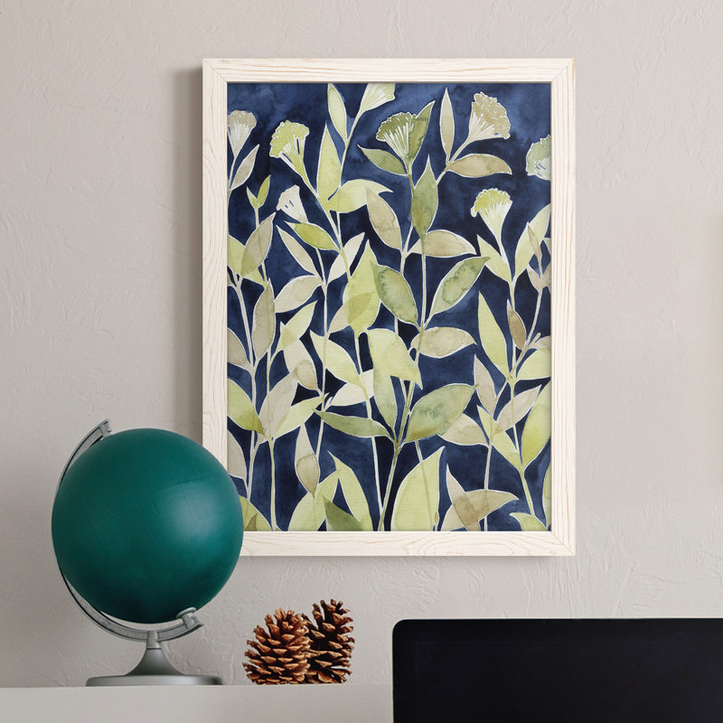 Indigo Blooming Night II - peinture sur toile encadrée, Cadre blanc, H 23 po x l 32 po x P 1 po