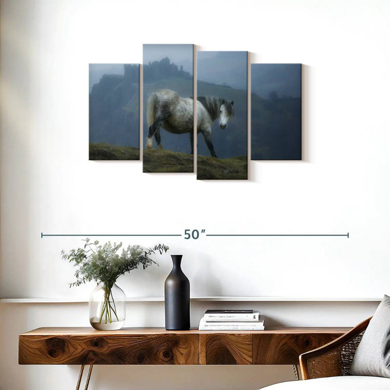 Wales Castle Horse, H 22 po x l 36 po