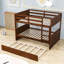 Lit superposé double au-dessus d'un lit double avec lit gigogne simple-596806175
