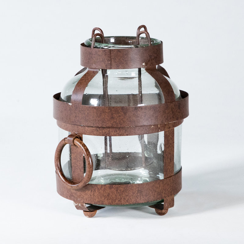 Lanterne en métal pot