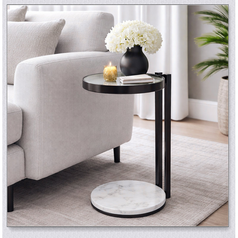 Table à boissons moderne avec plateau en verre transparent et base en marbre blanc, parfaite pour les salons contemporains et les décors élégants