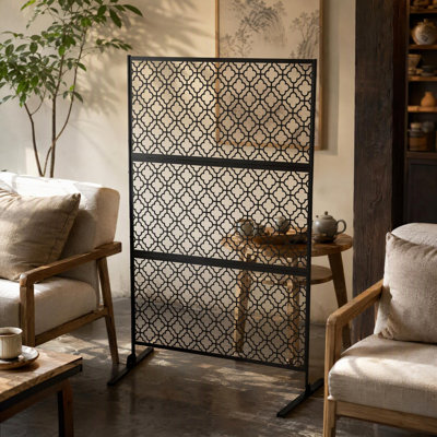 Paravent décoratif, panneau d'intimité autoportant en métal 74 po H, cloison de séparation en treillis quadrilobe, écran de jardin extérieur décoratif noir, clôture d'intimité portative pour patio, balcon, cour, salon intérieur et chambre à cou