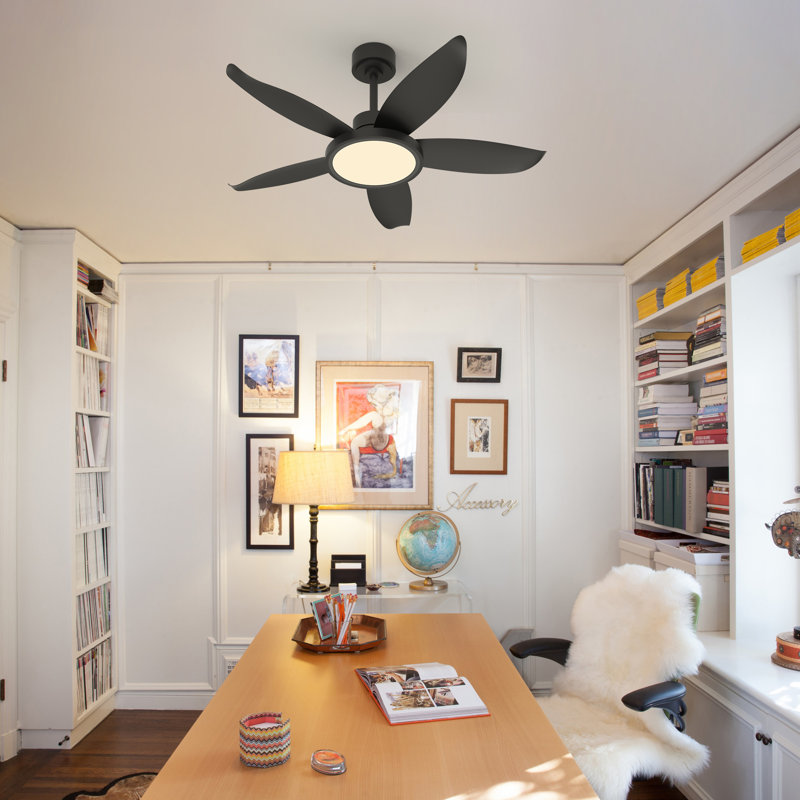 Ventilateur de plafond réversible à DEL à 5 pales de 42 po avec lumière et télécommande, Noir