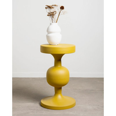 Formes de table d'appoint - Ocre