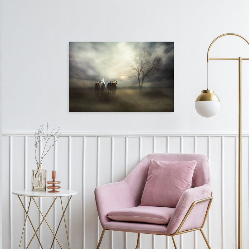 Chevaux sauvages au coucher du soleil - Paysage éthéré et paisible - Affiche murale nature, H 24 po x l 36 po