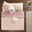 Édredon double / grand en rosé avec coussins ornés métalliques et or-117061497