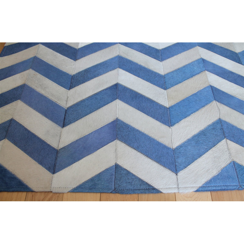 Area Cowhide Chevron Area Rug in Blue/Cream, Rectangle 5' x 8'
