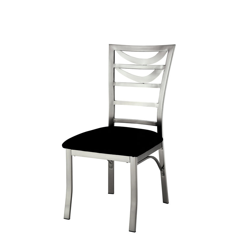 Chaises de salle à manger Freddy en métal contemporain, siège en microfibre noire, finition argentée, dossier, 2 pièces en métal de 2 pièces, housse de siège, conception du dossier, construction robuste