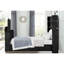 Chambre avec grand lit et tête de foyer intrigante-118042401-118042400