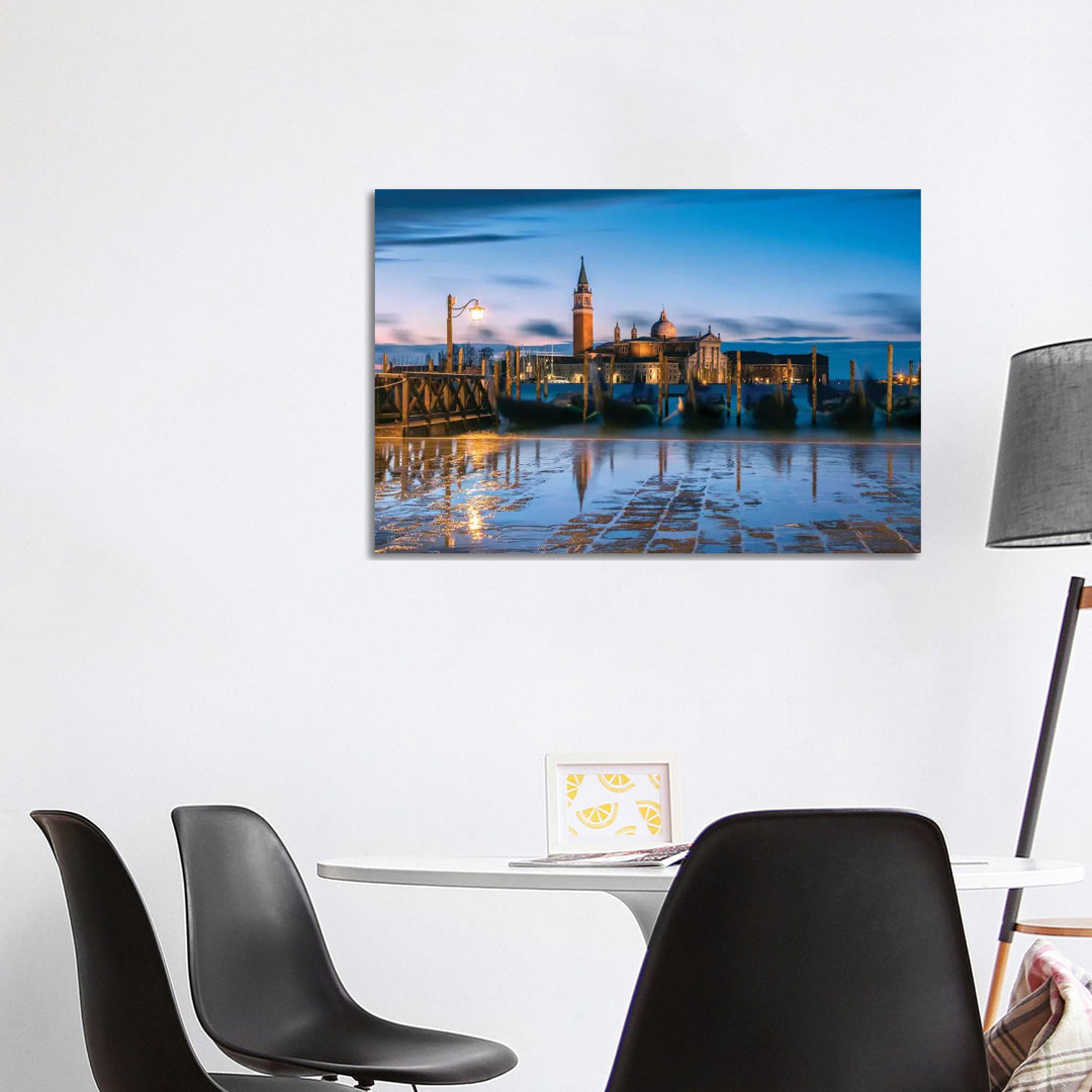 Blaues Venedig von Matteo Colombo - Galerie-verpackte Leinwand Giclée auf Leinwand