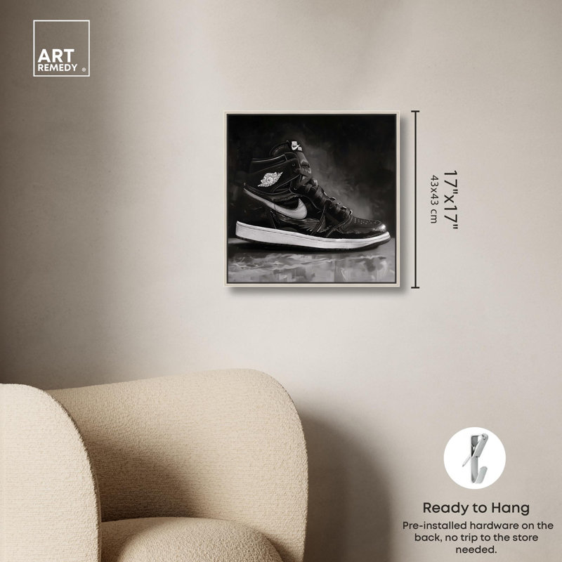 «Black Night Sneaker», impressions sur toile par Art Remedy, H 17 po x l 17 po, Reproduction encadrée sans passe-partout