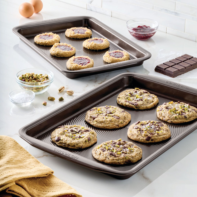 Circulon Bakeware Nonstick Baking Pans / Cookie Pan Set, 9 Inch x 13 Inch and 10-Inch x 15-Inch, Chocolate Brown