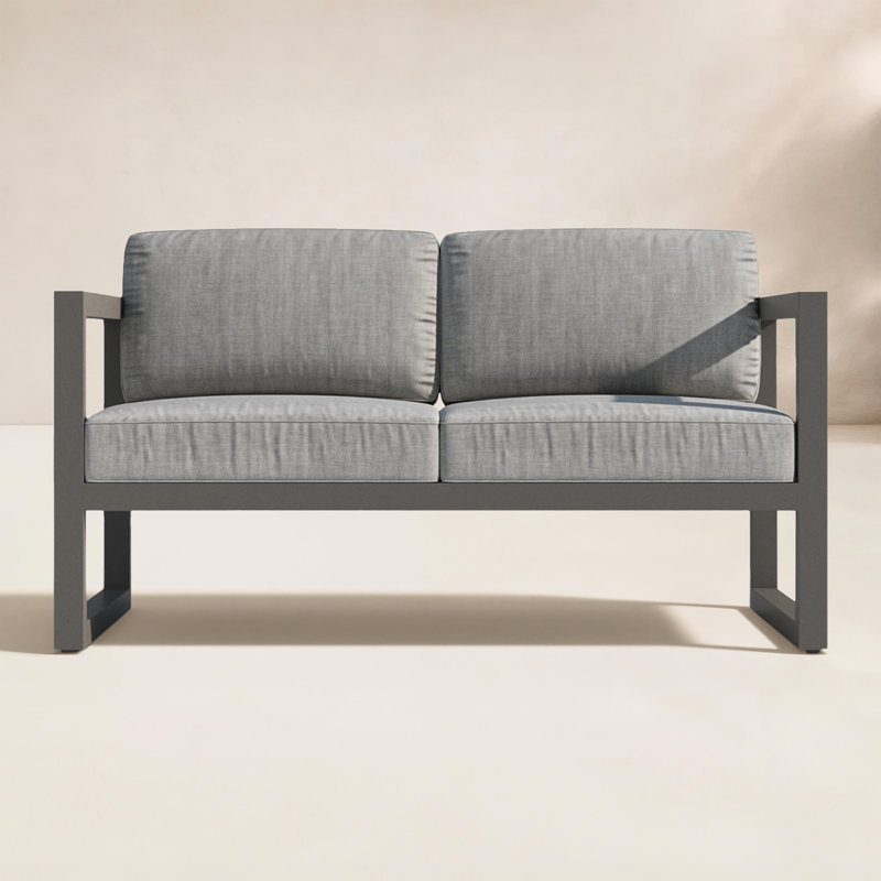Causeuse d'extérieur de 57,5 po de large avec coussins Sunbrella Smith, Argent coulé Sunbrella®, Ardoise