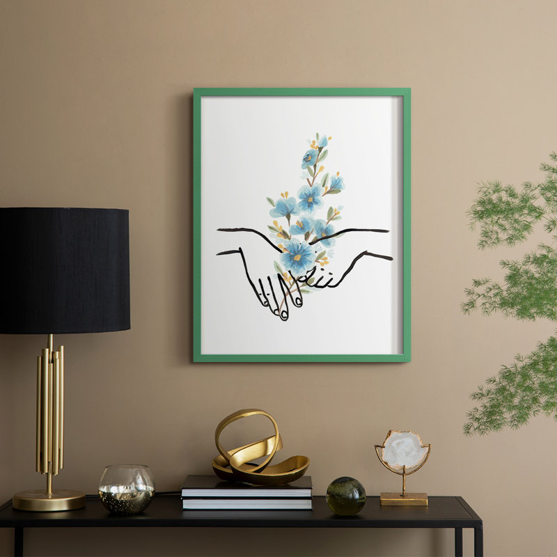 «HandsAndFlowersIV», reproduction encadrée - bois massif, H 11 po x l 9 po, Vert