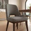 Chaise de salle à manger rembourrée Kyeran de style moderne du milieu du siècle-460677474