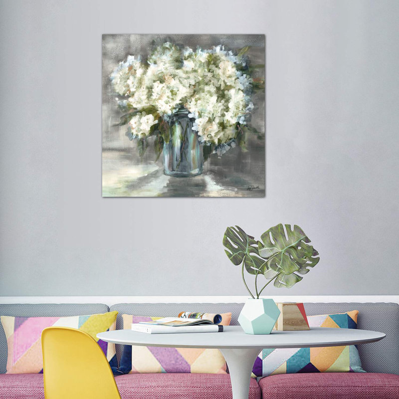 «White and taupe Hydrangeas Sill Life» par Tre Sorelle Studios - reproduction d'art, H 12 po x l 12 po x P 0,75 po